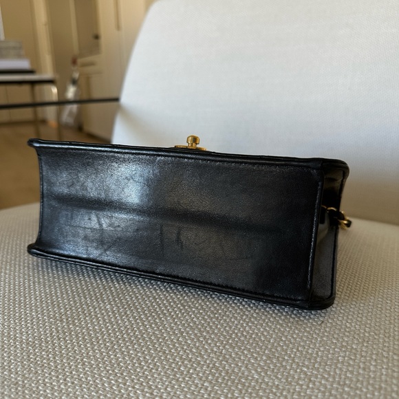 CHANEL 2000-2001 Turnlock Half Flap Medium Black Lambskin - Picture 7 of 10